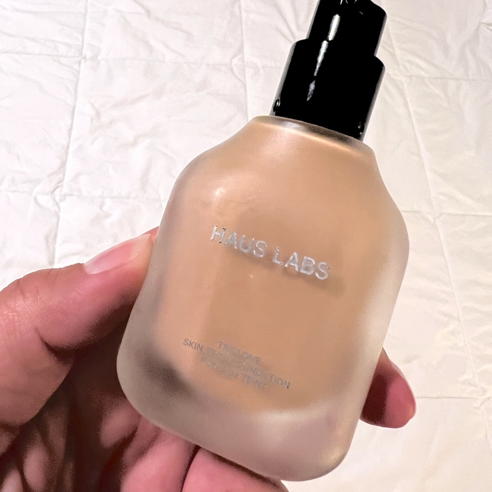 Haus Labs Triclone Tech Foundation shade 270- Light medium neutral